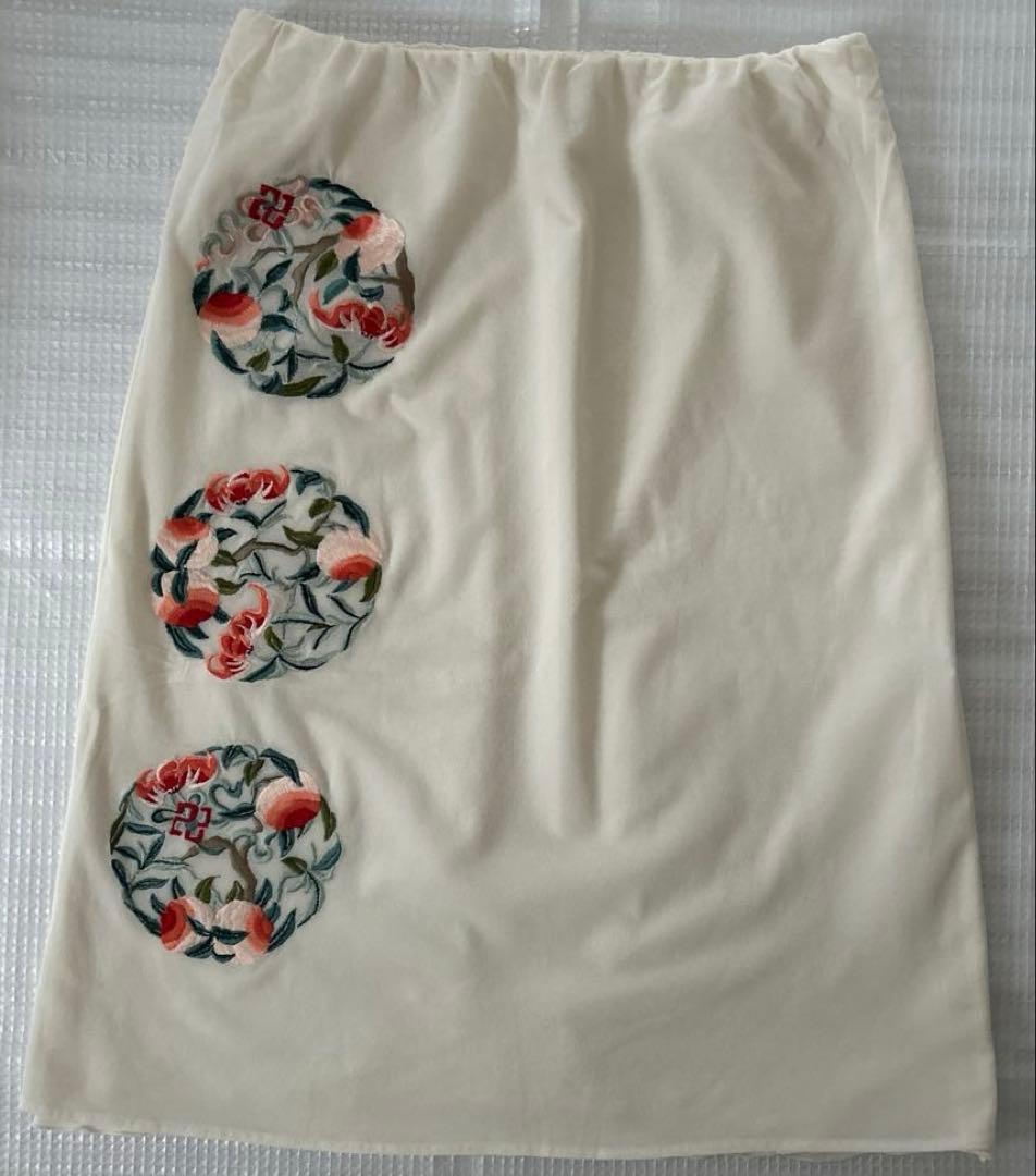 【美品】ヴィヴィアンタム　白✖️刺繍　スカート