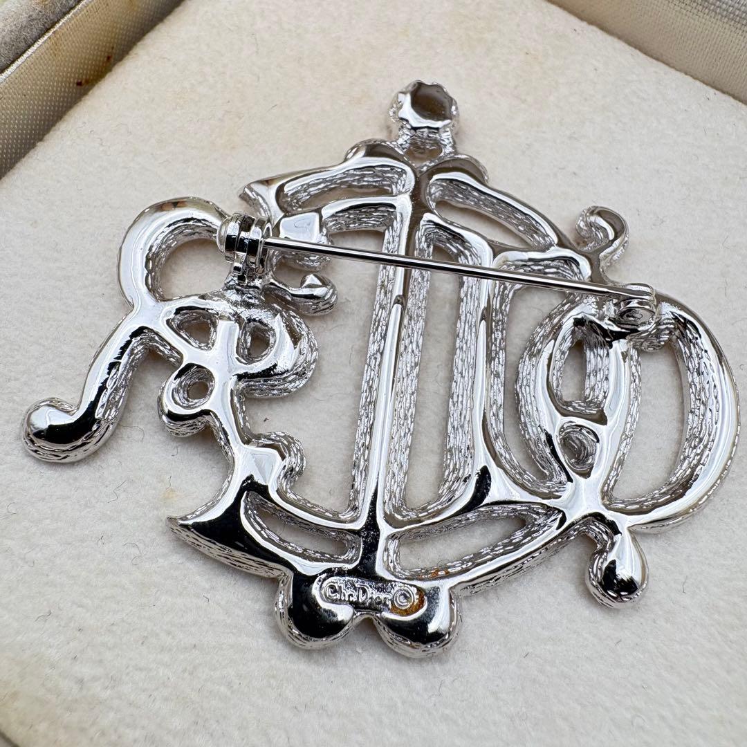 ディオール　エンブレムロゴ　ストーン　ブローチ