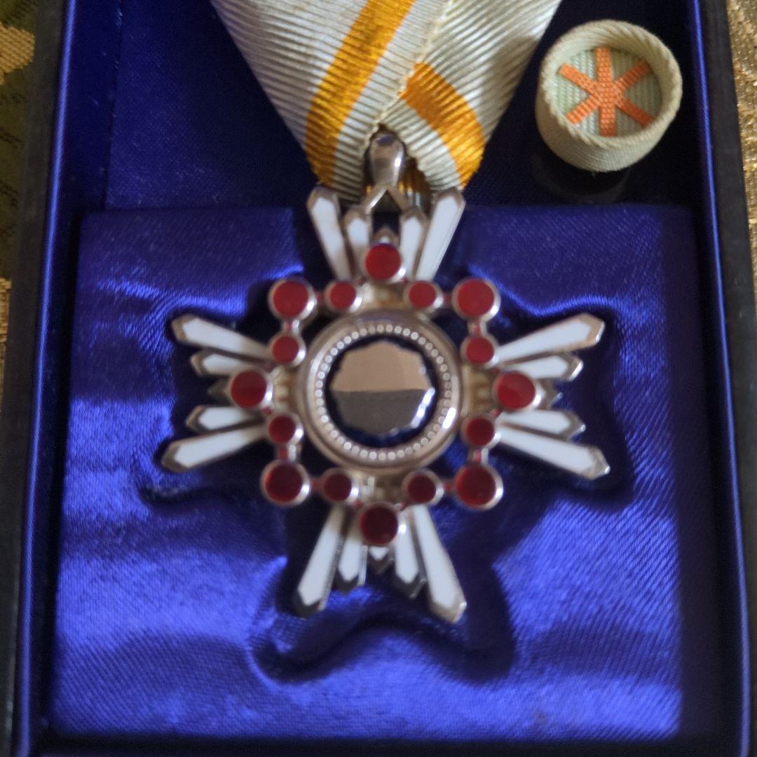 【最終価格】【美品】勲六等瑞宝章 略綬・塗共箱付き