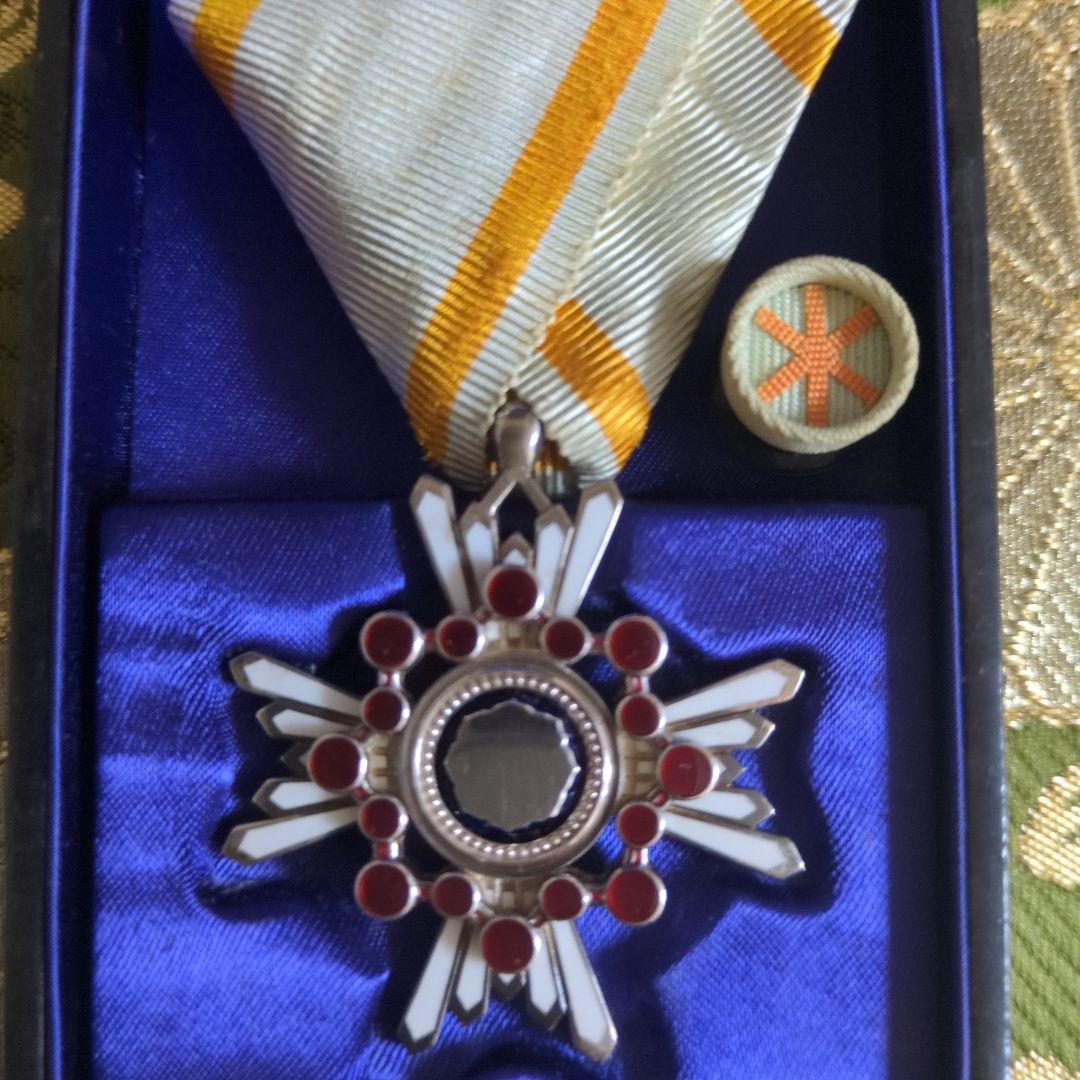 【最終価格】【美品】勲六等瑞宝章 略綬・塗共箱付き