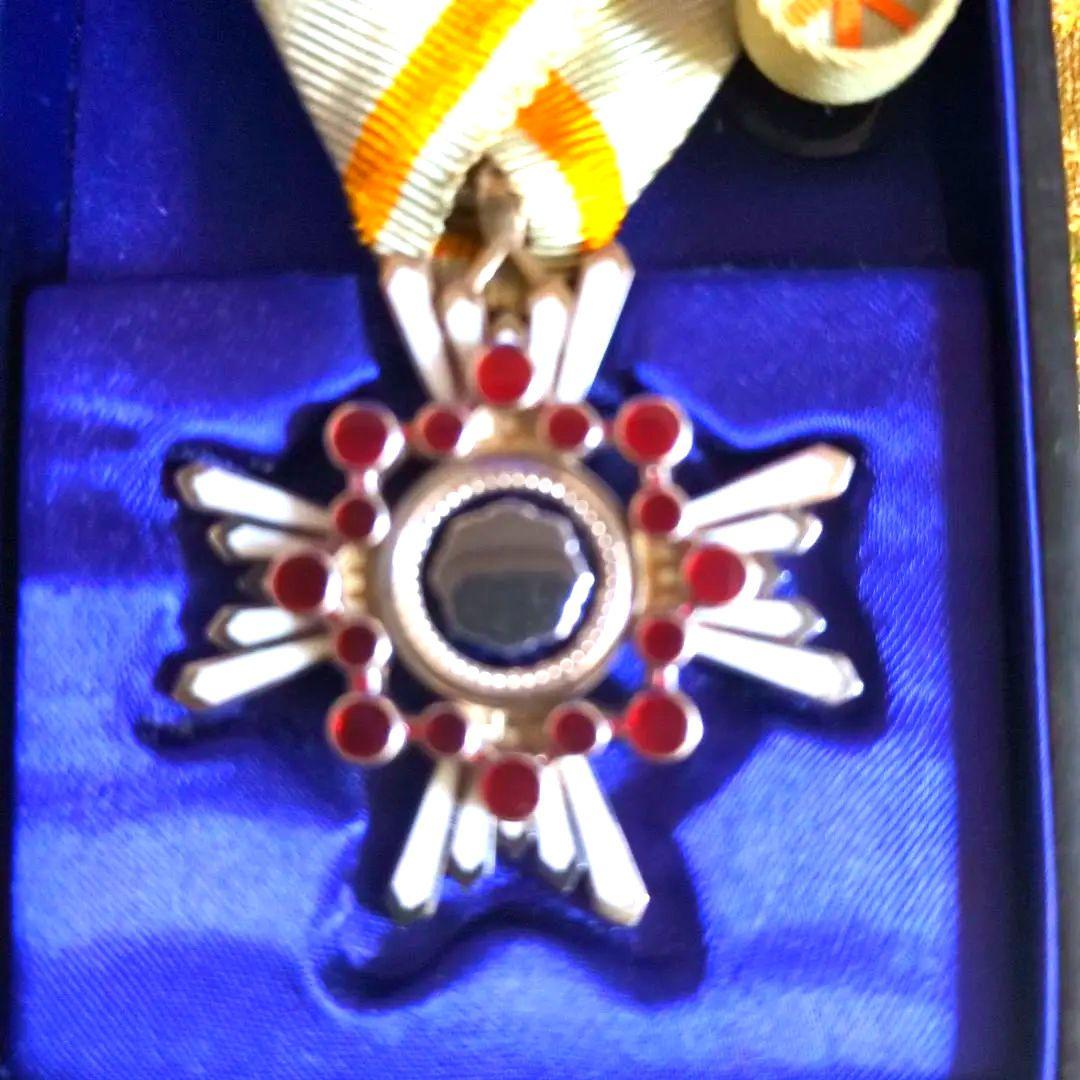 【最終価格】【美品】勲六等瑞宝章 略綬・塗共箱付き