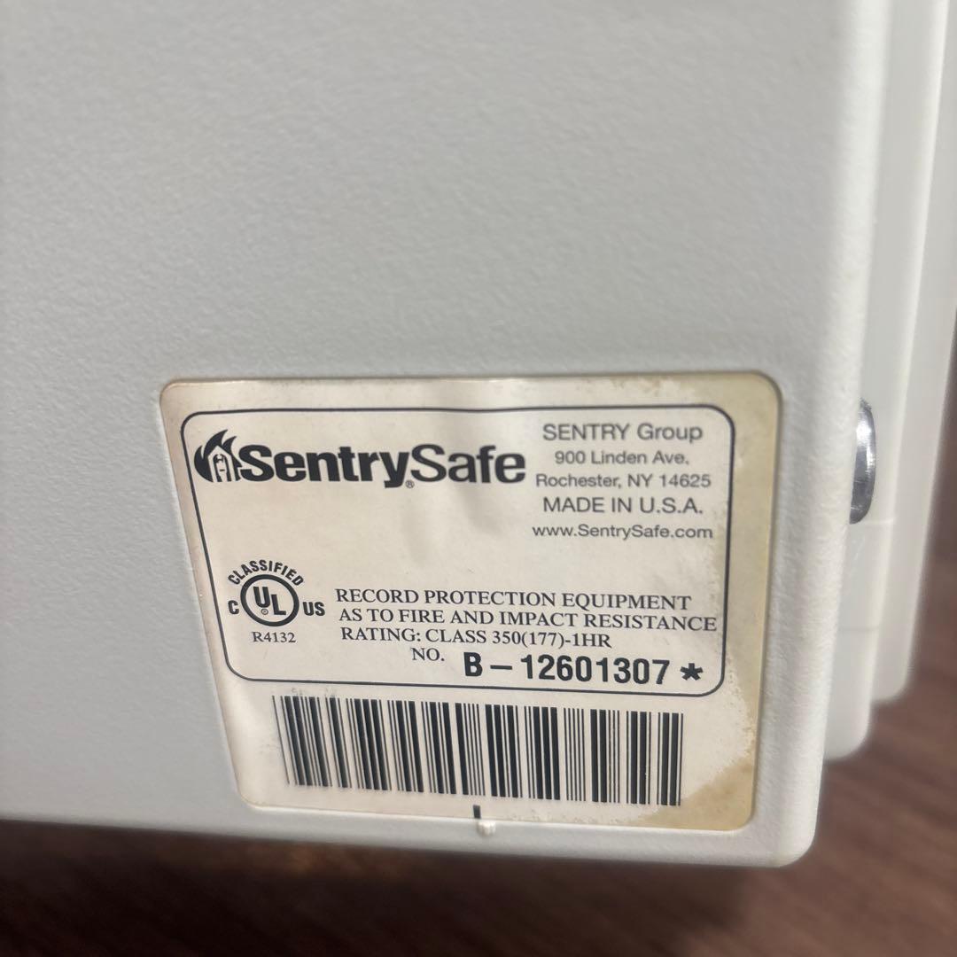 Sentry Safe 『ファイアーセーフ』　耐火金庫 SB0507テンキー式