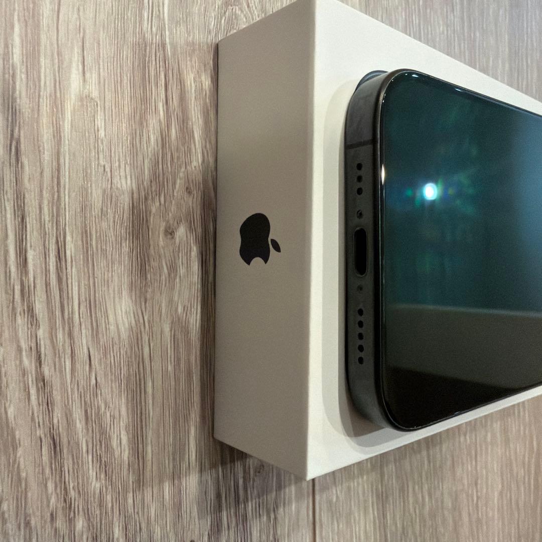 iPhone 15 pro 256GB ブラックチタニウム