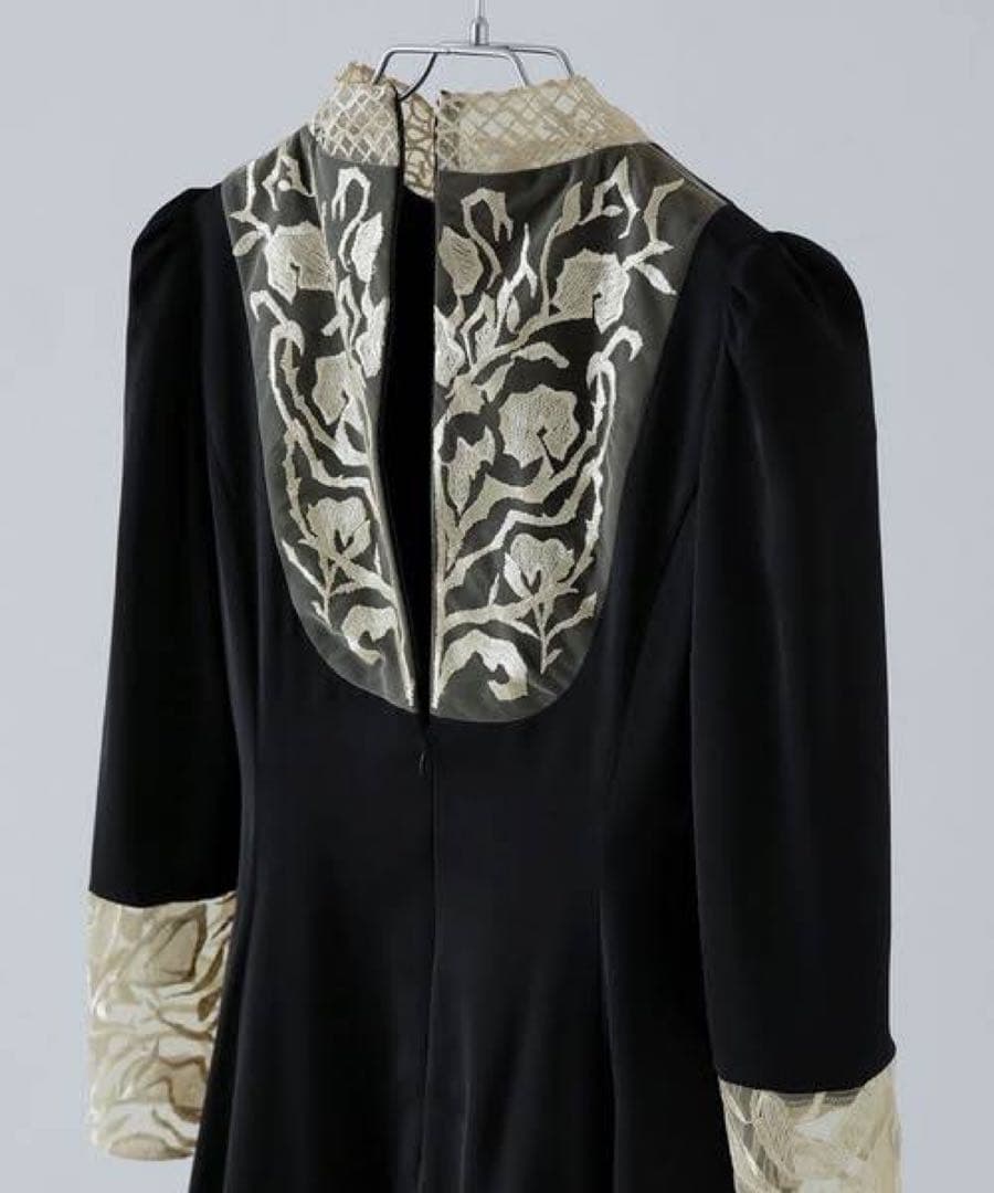 [未使用]etoll. エトル バック刺繍フレアドレス Sサイズ