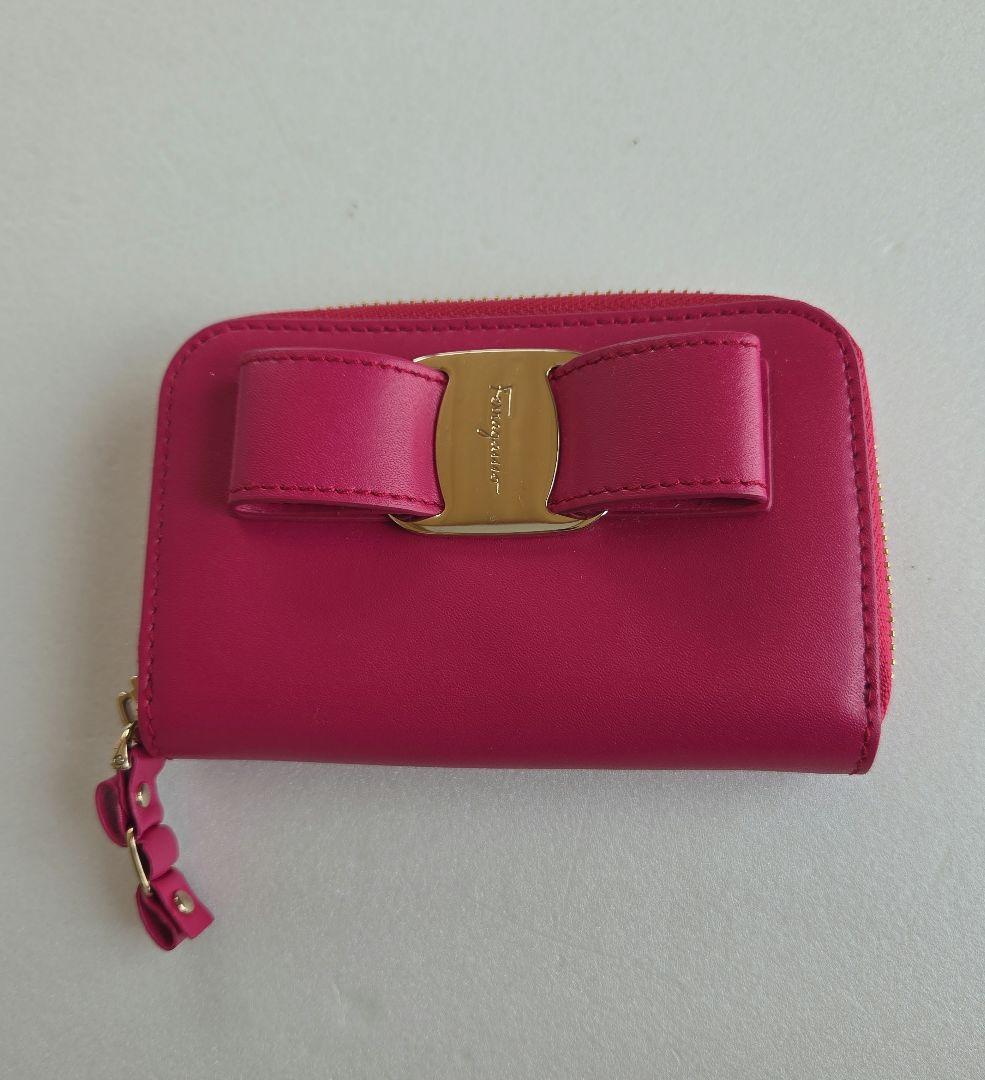 【新品未使用】フェラガモケース