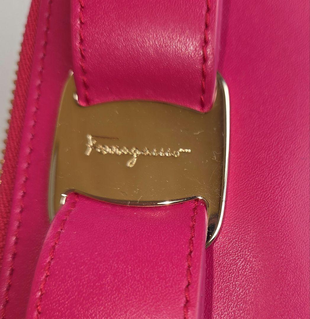 【新品未使用】フェラガモケース