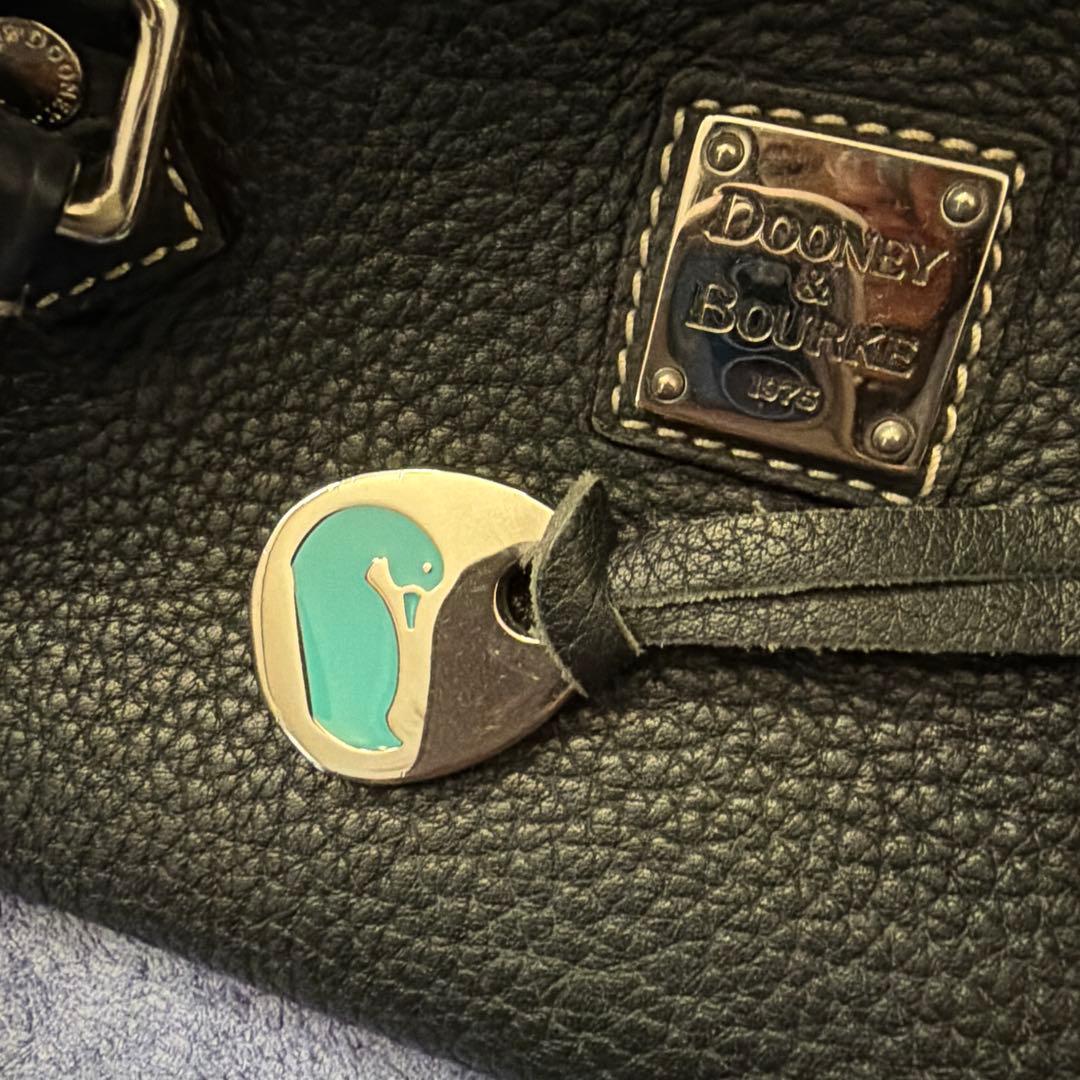 DOONEY&BOURKE 黒いレザーハンドバッグ