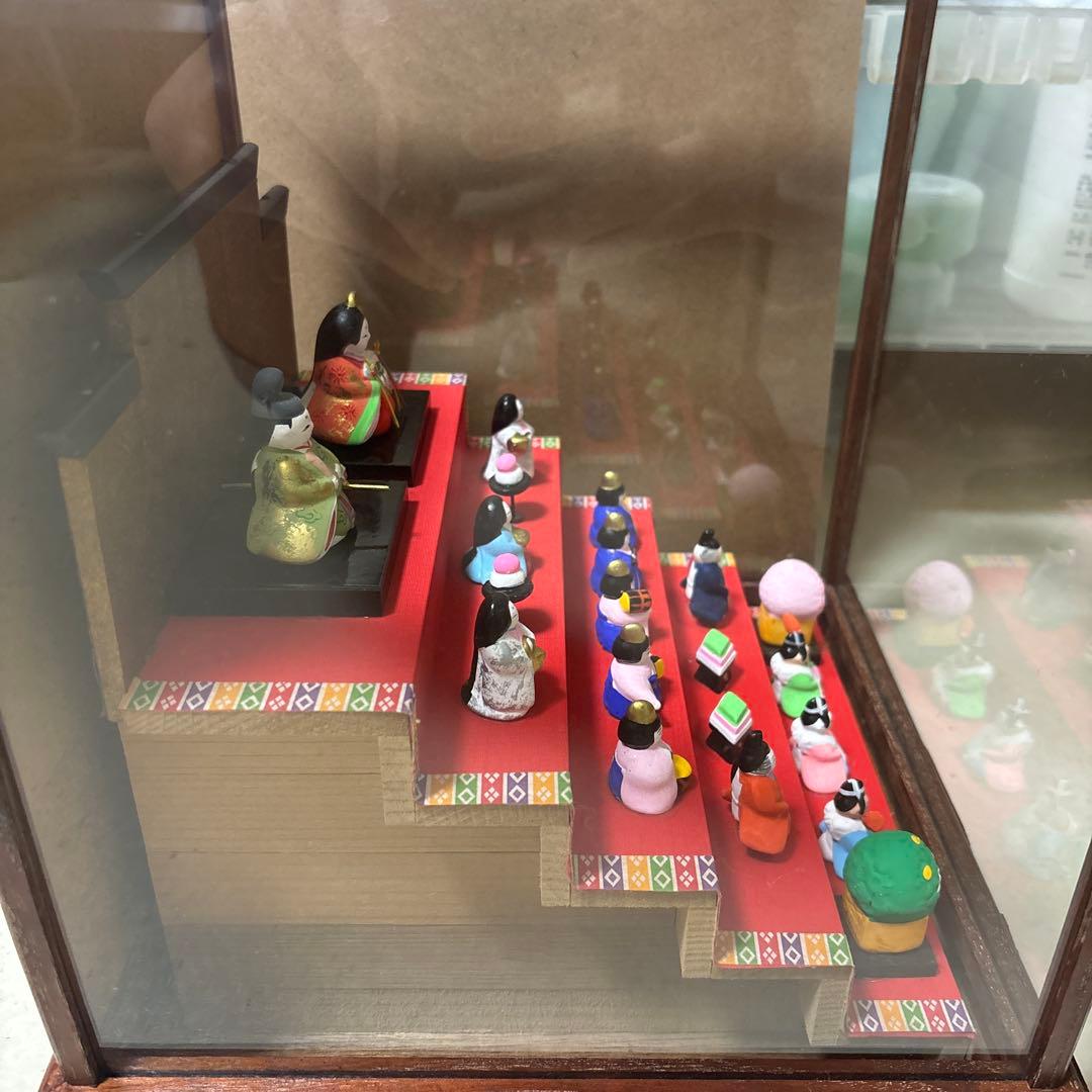 伝統的な雛人形 5段 ガラスケース付き