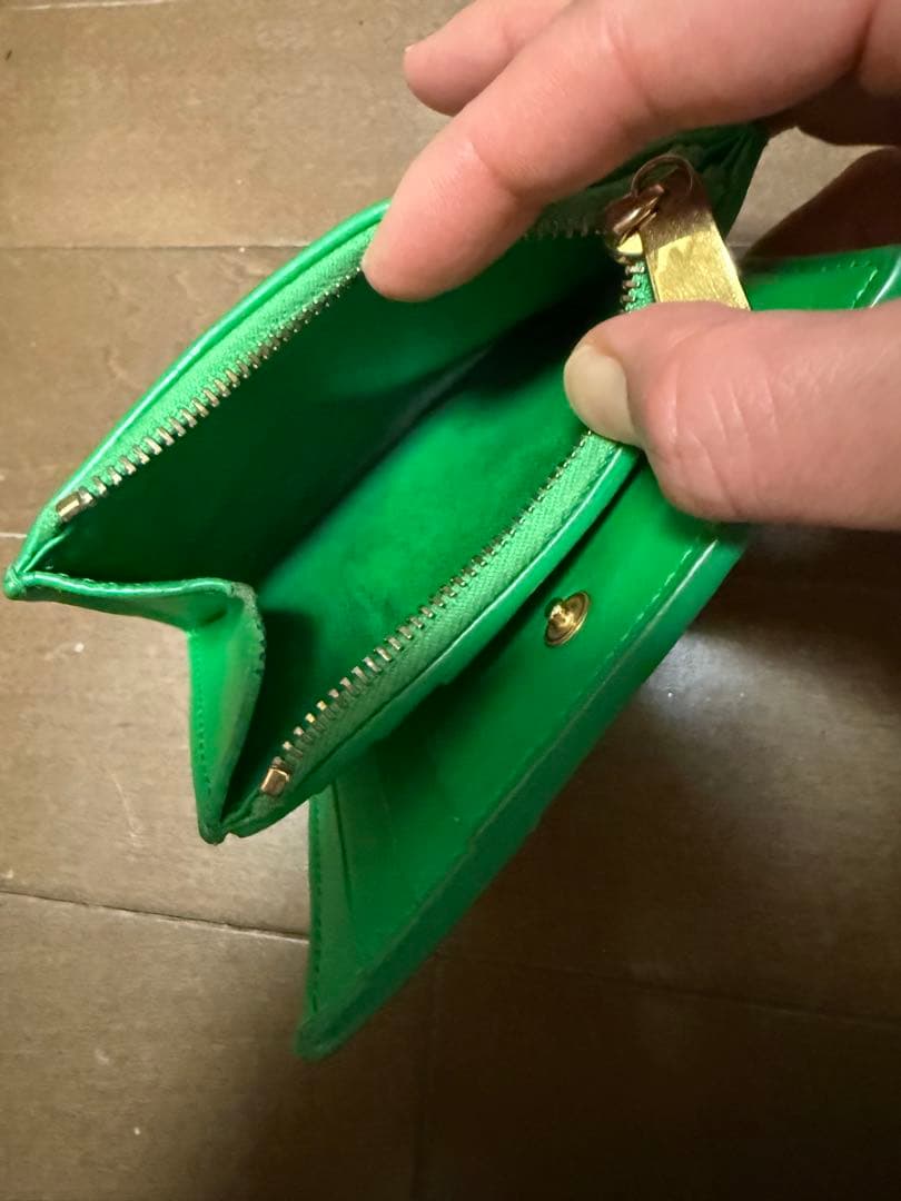 ボッテガヴェネタ カセット　コンパクトウォレット　二つ折り　正規品　箱あり