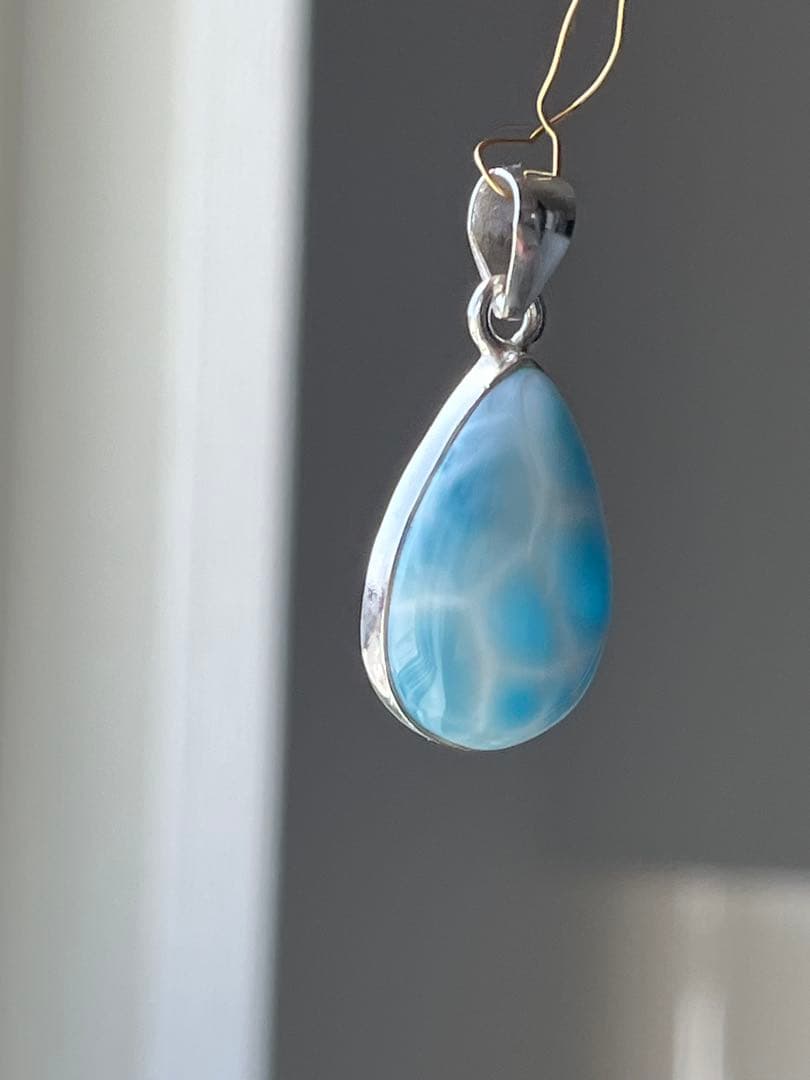 天然石ラリマー☆高品質！しずく型ペンダントトップ☆かめ模様が美しい！