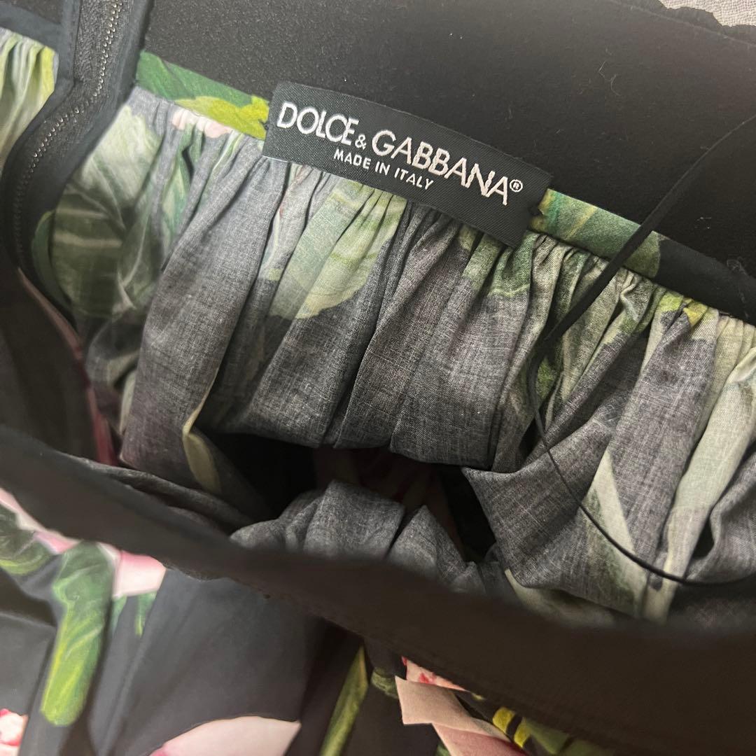 ドルチェアンドガッバーナ　花柄スカート　サイズ42