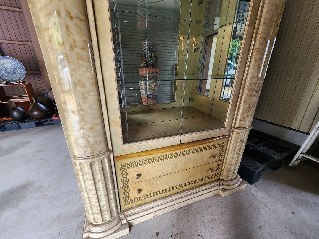 イタリア製　ヴェルサーチ大型ガラスキャビネット　アンティークヴィンテージ