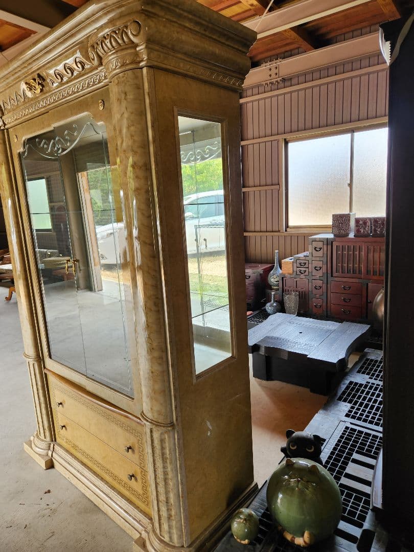 イタリア製　ヴェルサーチ大型ガラスキャビネット　アンティークヴィンテージ