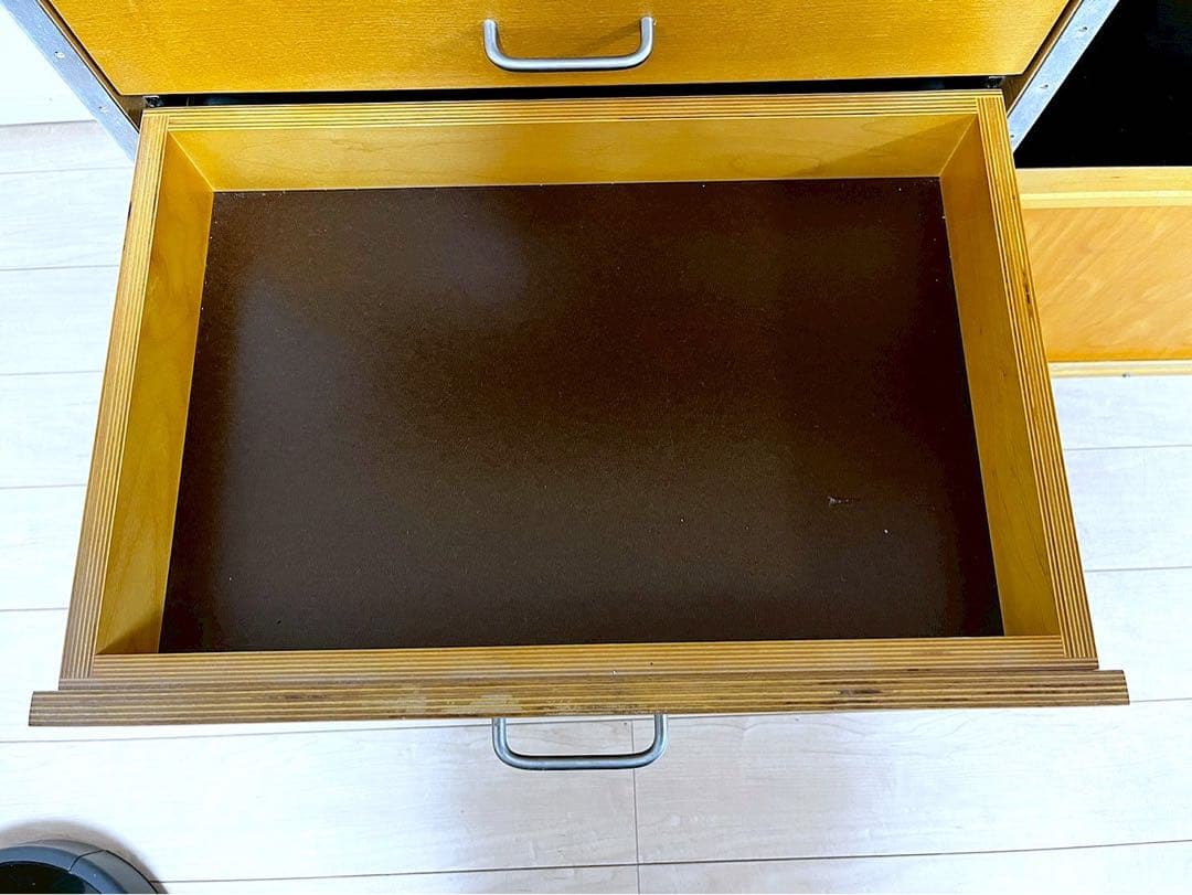 f1_11Herman Millerイームズストレージユニット4段2列