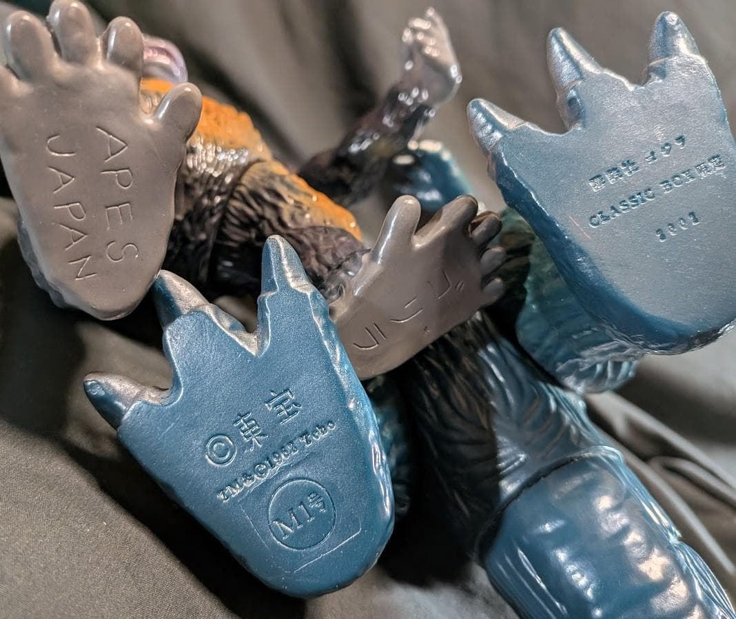 ゴジラ（Ｍ１号）＆ゴリラ１号（APES JAPAN）ソフビフィギュア２体セット