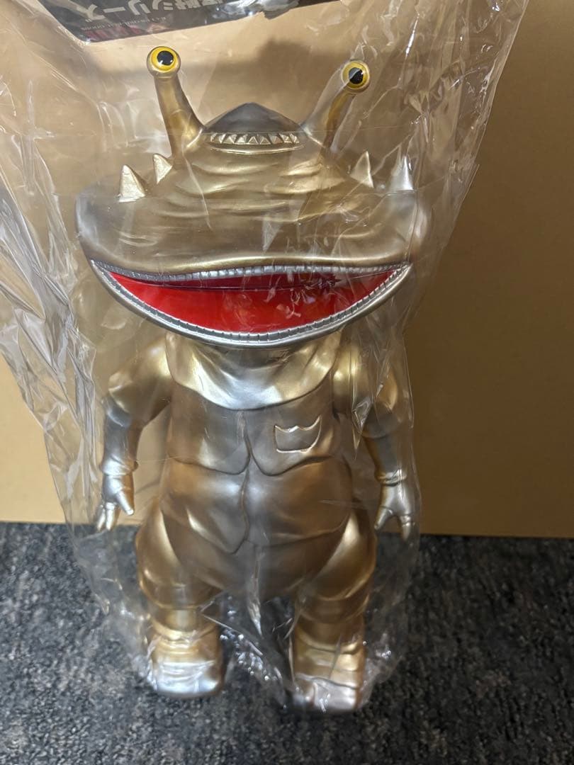 新ブルマァクのヒーロー　怪獣シリーズ　ジャイアントカネゴン　ゴールド