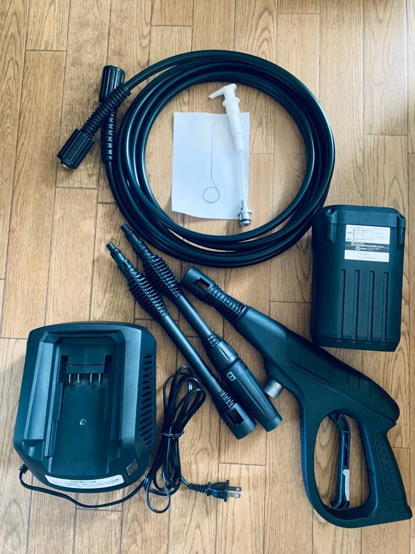 【年末値下げ！半額以下！】コードレス高圧洗浄機　アイリスオーヤマSDT-L01Ｎ