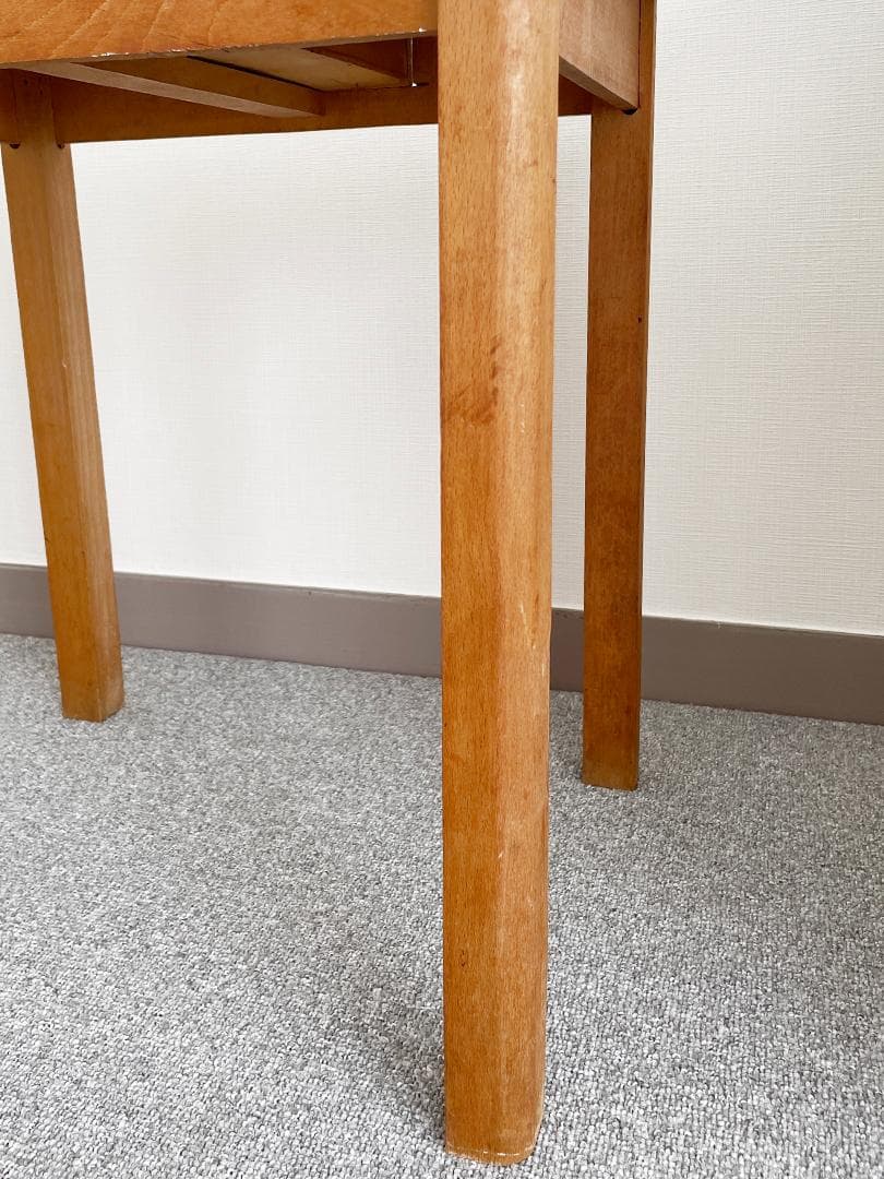 スモールなフランスのサイドテーブル