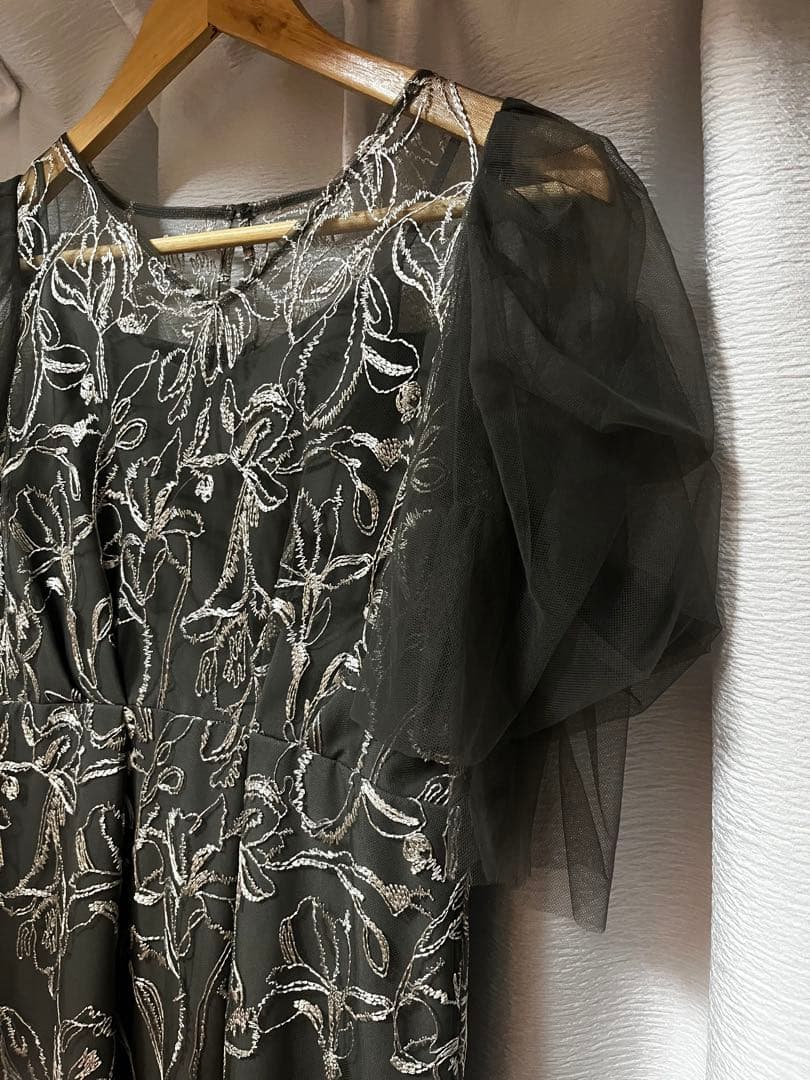 LE'RURE リルアー Iライン刺繍ドレス