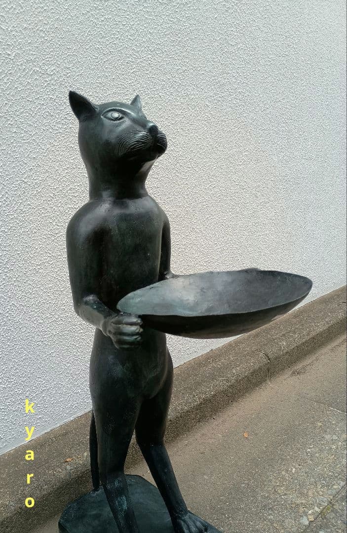 皿持ち猫バリ島　金属製 バリ島皿持ち猫　希少