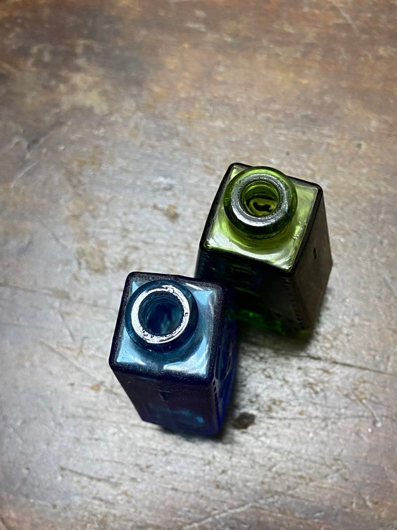 ビンテージ 骸骨デザイン ガラスボトル 2色セット