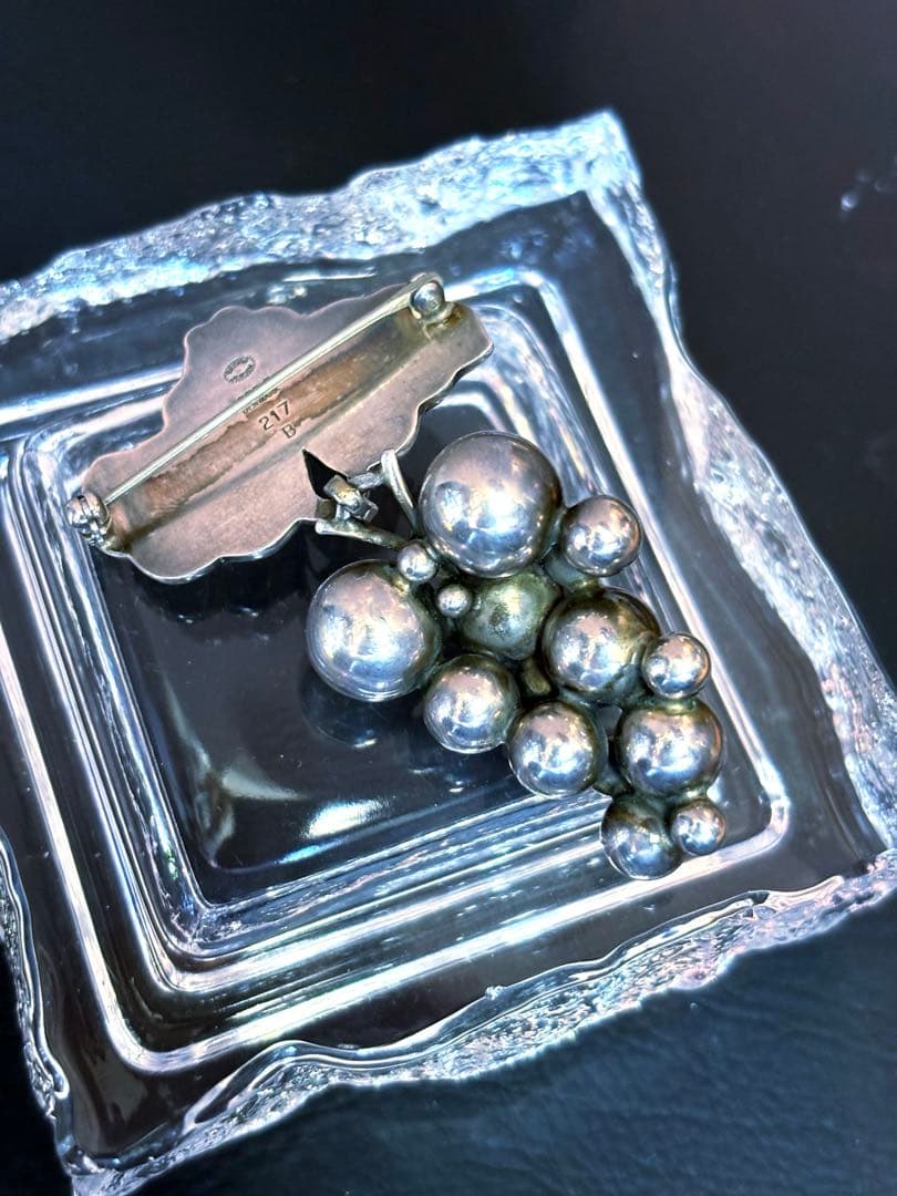 G*a様   217B ぶどう 葡萄 ピンブローチ シルバ