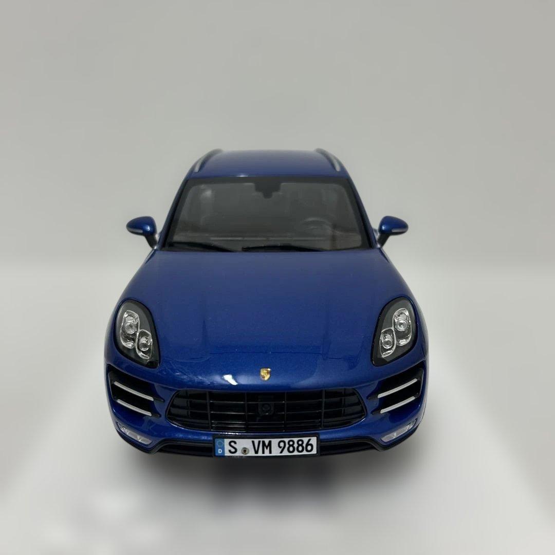 特注モデル ミニチャンプス ポルシェ マカン ターボ Macan 1:18