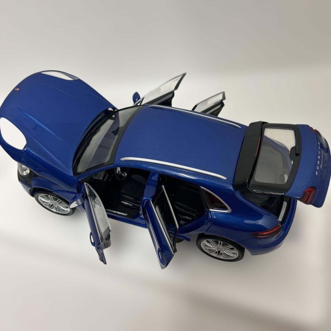 特注モデル ミニチャンプス ポルシェ マカン ターボ Macan 1:18