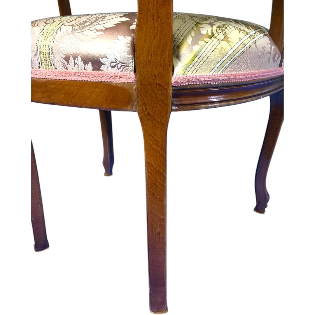 ロココ調　高級アンティーク家具　フランス製　フランス家具　木彫り　猫足　彫刻