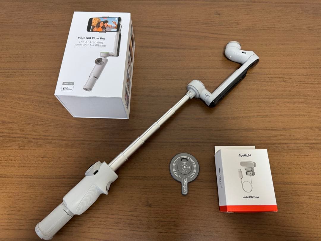 【中古・美品】Insta360 Flow Pro 第1世代 スポットライト付