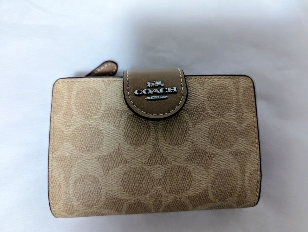 COACH 二つ折り財布 シグネチャー柄 ベージュ CW786