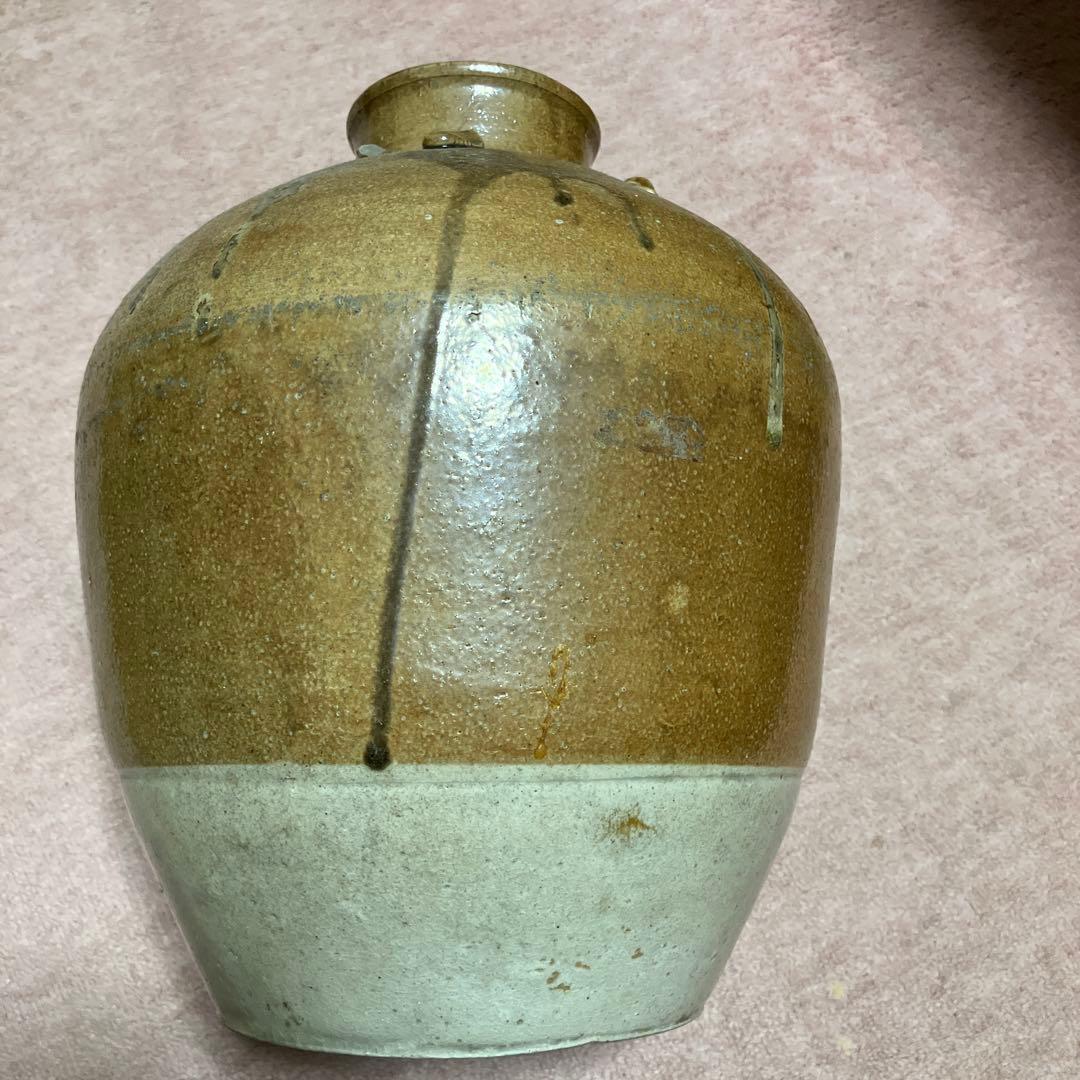 アンティーク、茶色の装飾的な陶器の壺