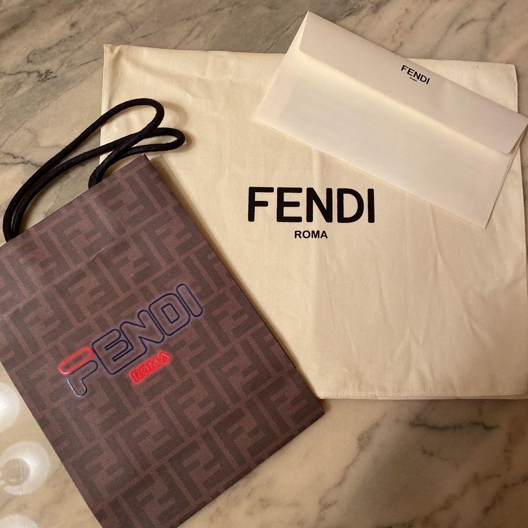 FENDI マニア　ヘッドバンド　ニットバイザー
