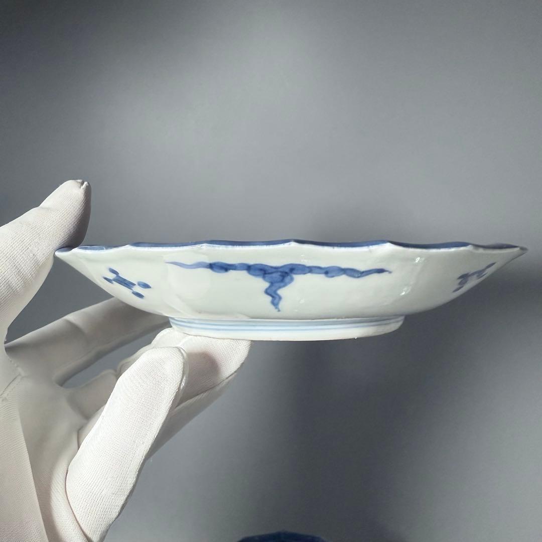 古伊万里　染付人物風景図皿　在銘「大明宣徳年製」　六客　古染　青花　鎌持　老松