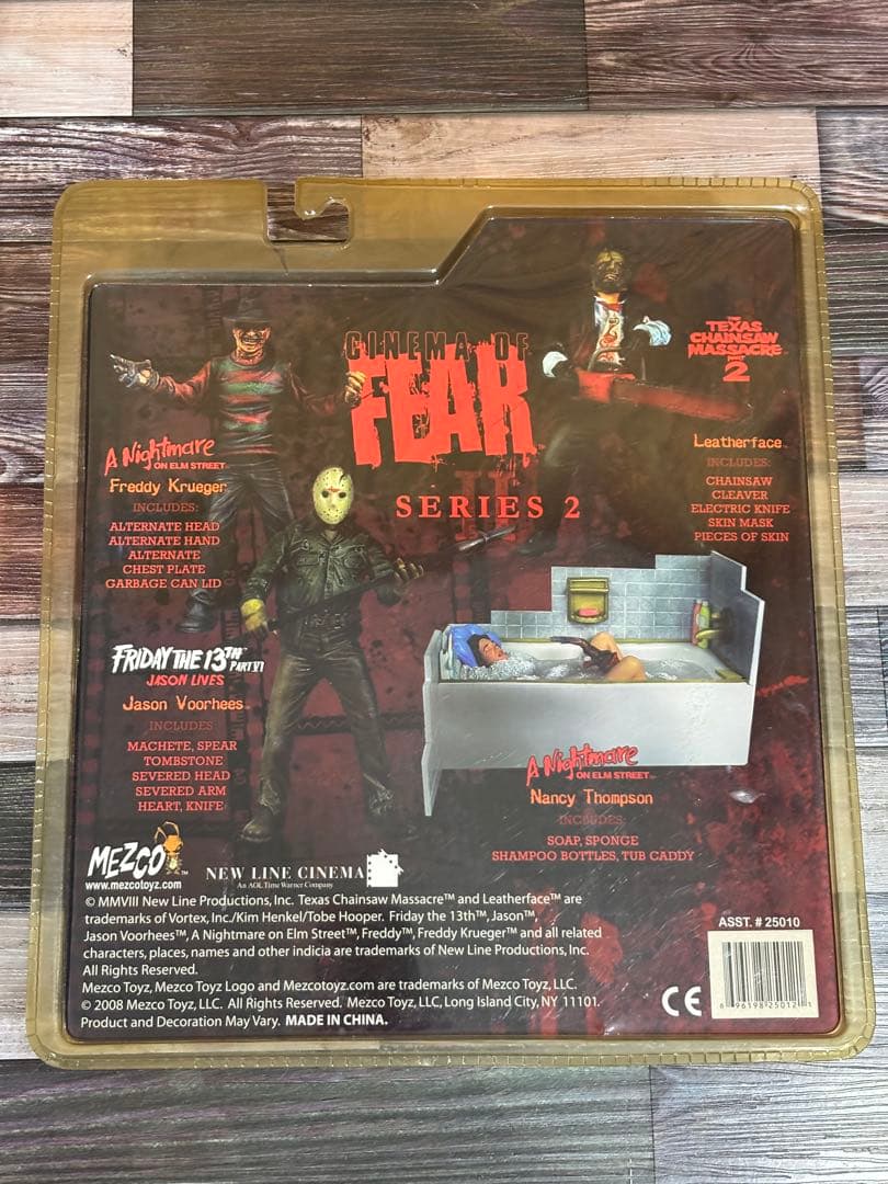 MEZCO Cinema of Fear テキサスチェーンソー 2体セット