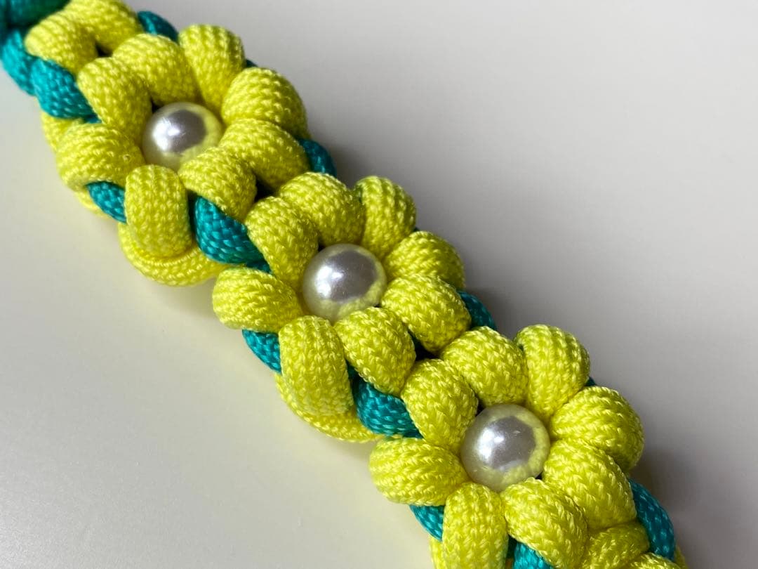 【ハンドメイド】パラコード・スマホ用お花柄ショルダーストラップ