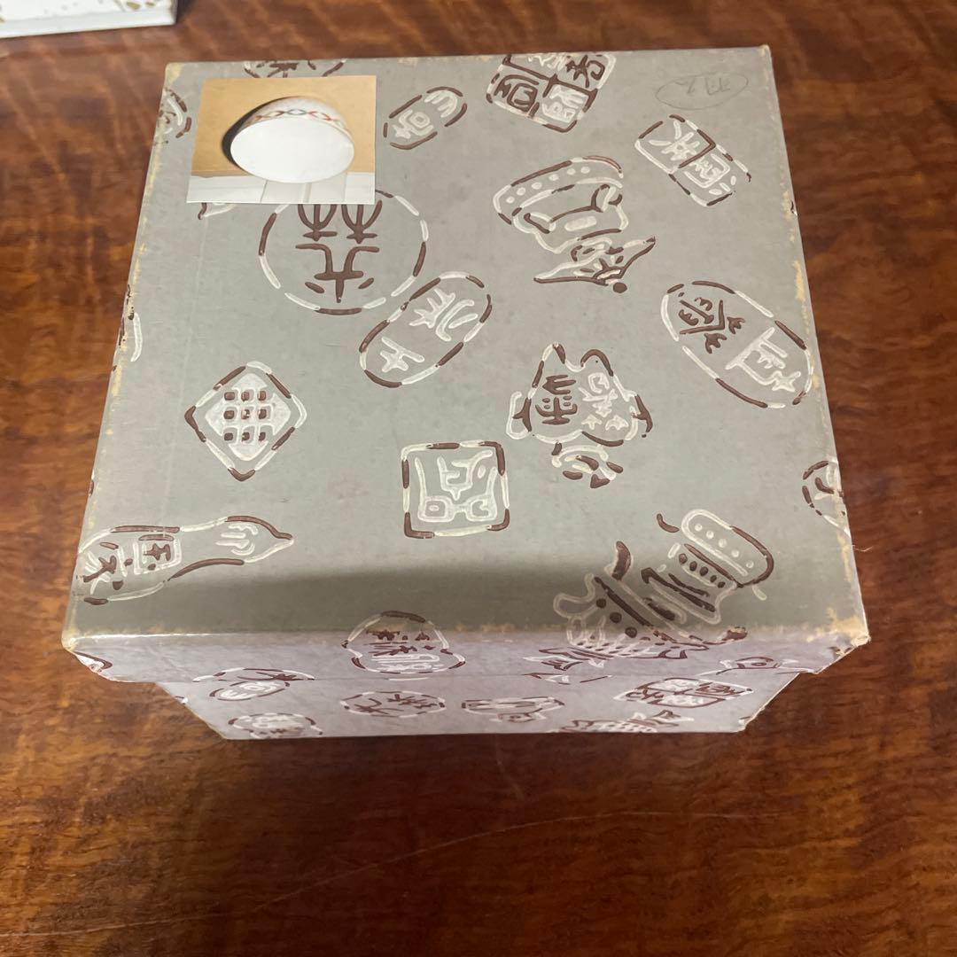 七宝繋ぎの文様と唐草文様