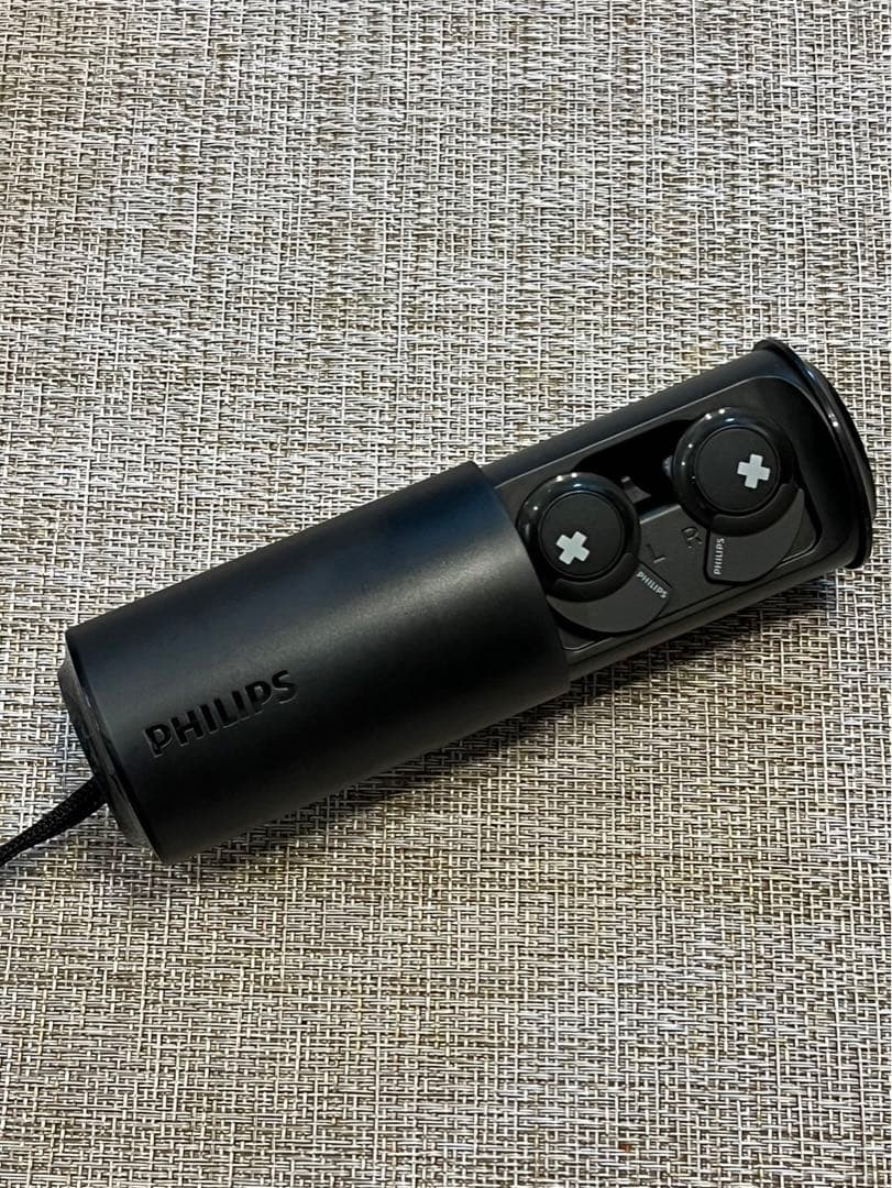 【新品・未使用】個性的な形PHILIPS製イヤホン