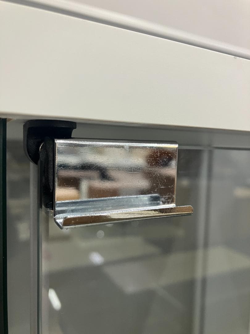 IKEA ガラスショーケース 飾り棚 DETOLF ホワイト②