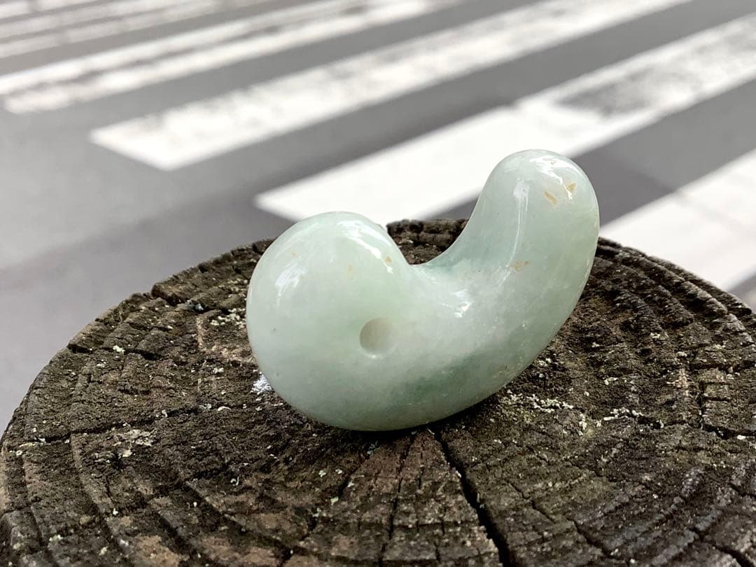 ✳吉祥開運　古代からの縁起良い糸魚川翡翠勾玉　本物ジェダイト‼️ 機械鑑定書付…