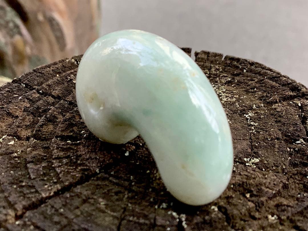 ✳吉祥開運　古代からの縁起良い糸魚川翡翠勾玉　本物ジェダイト‼️ 機械鑑定書付…