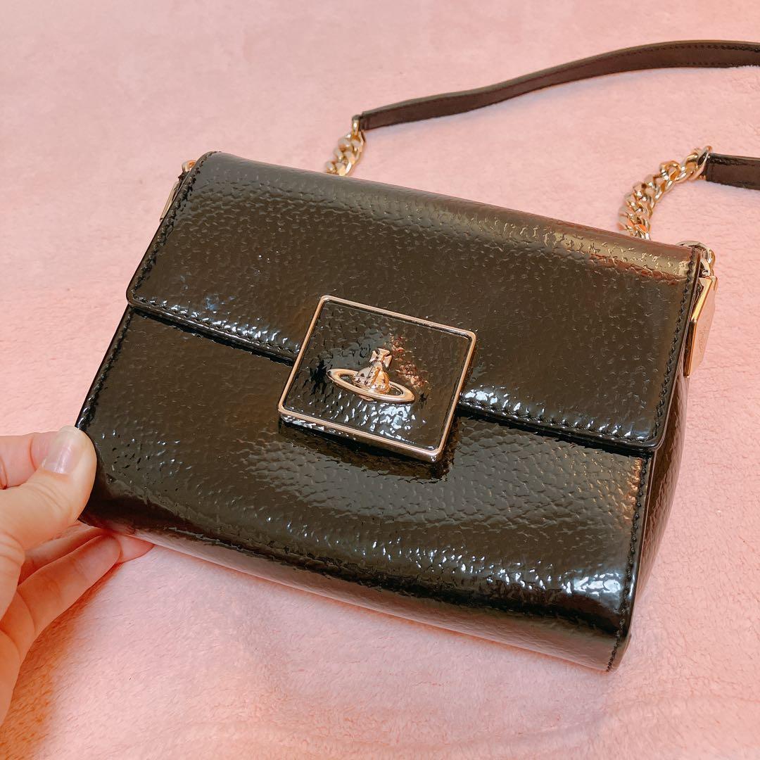 【美品】エナメル　チェーンショルダーバッグ　ブラック　黒　ゴールド　スクエア