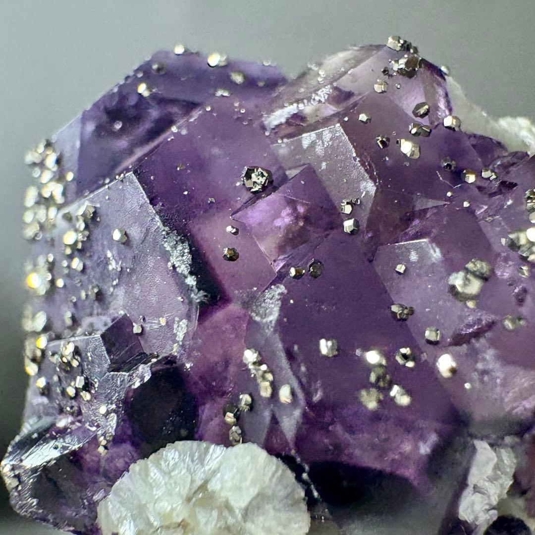 561 中国 内モンゴル産 フローライト&パイライト