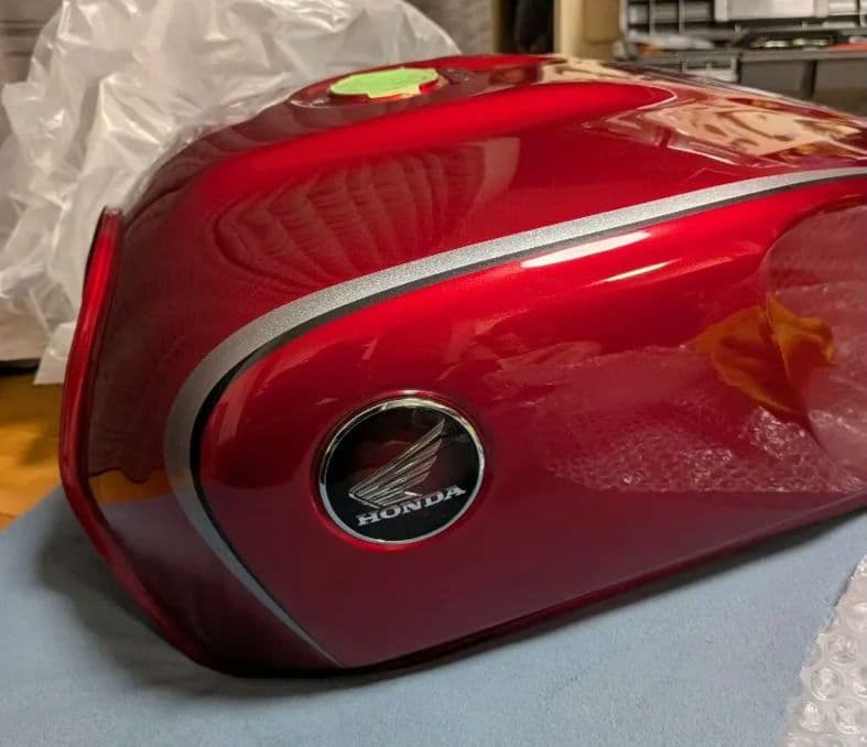 CB1100 ガソリンタンク　14L　キャンディーグローリーレッド