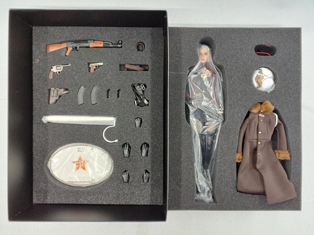 レッドアラート ソビエト軍女性将校カチューシャ 1/6スケールタイプホットトイズ