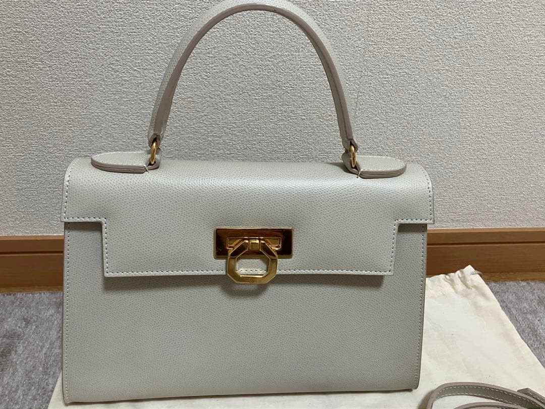 カルボッティ　エレナ　ベージュ　CARBOTTI