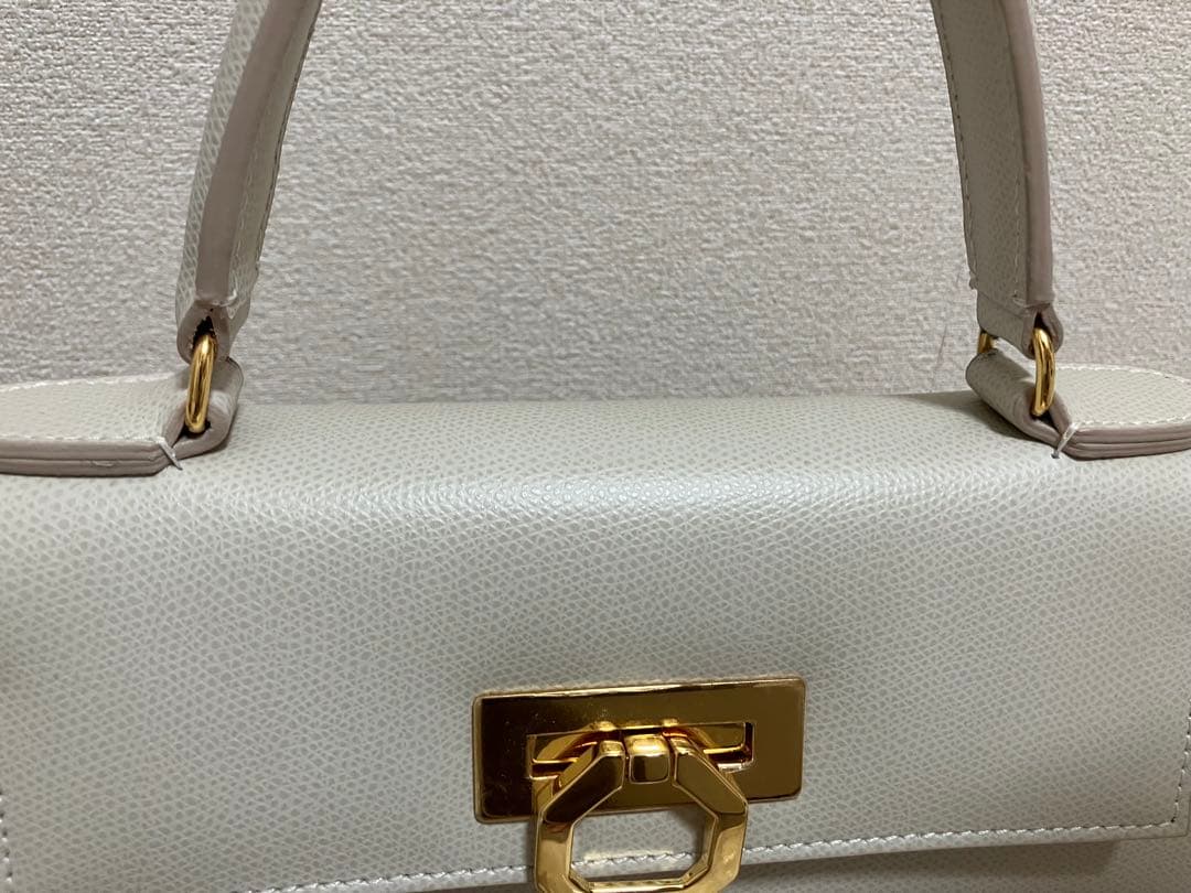 カルボッティ　エレナ　ベージュ　CARBOTTI