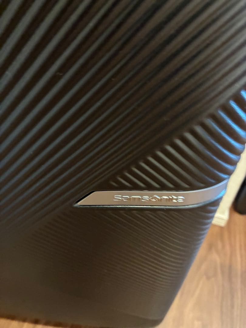 新品サムソナイトスーツケース ヴォラントスピナー エキスパンダブルM