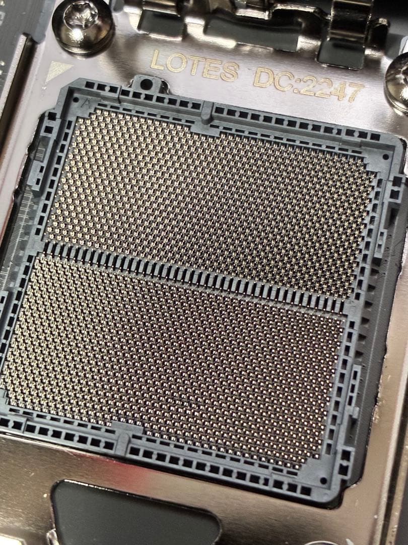 ROG CROSSHAIR X670E GENE マザー（M-ATX、中古）