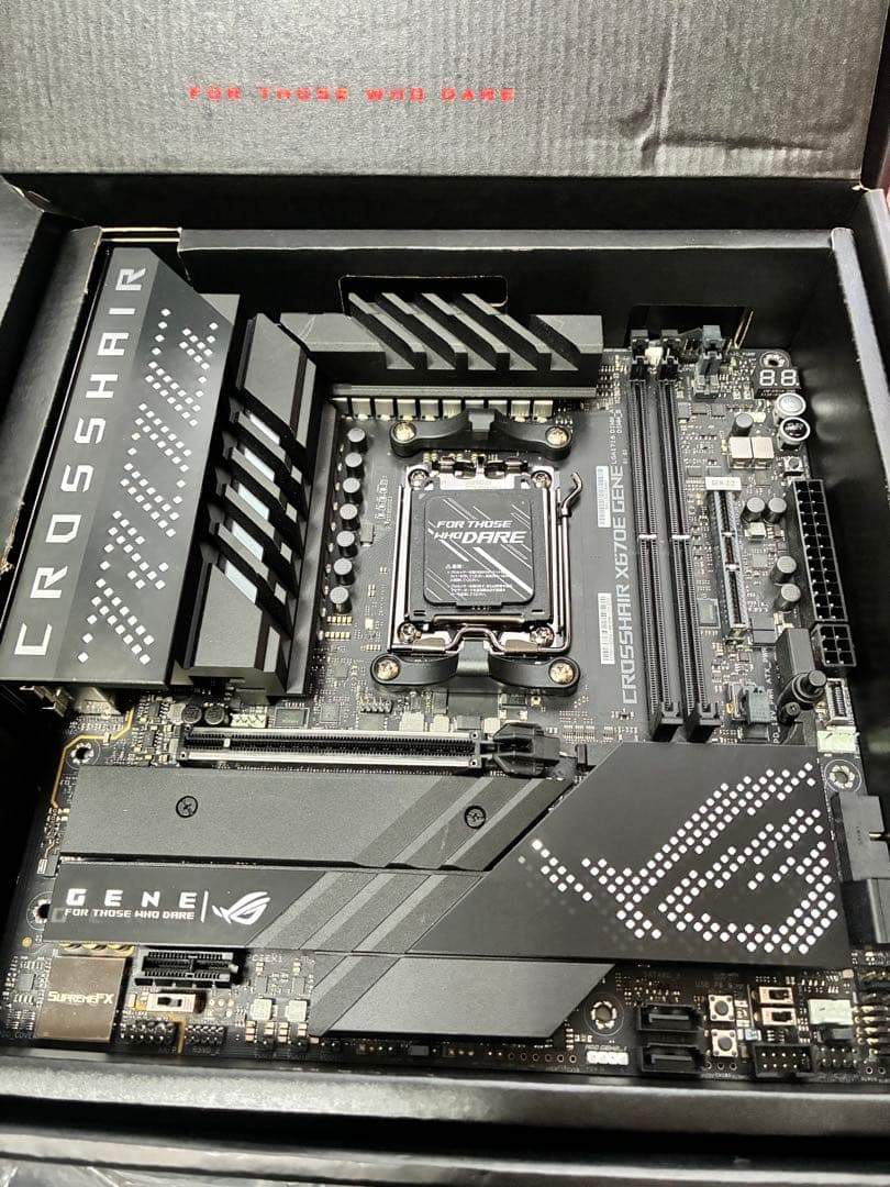 ROG CROSSHAIR X670E GENE マザー（M-ATX、中古）